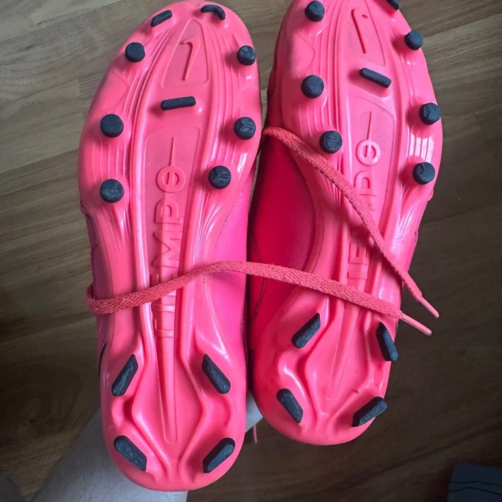 Nike Tiempo‎ Indoor Soccer Cleats Pink Youth Size 5Y DA1331600